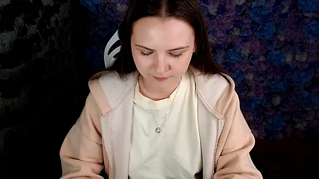 IxxiLiana online show from 10.11.25