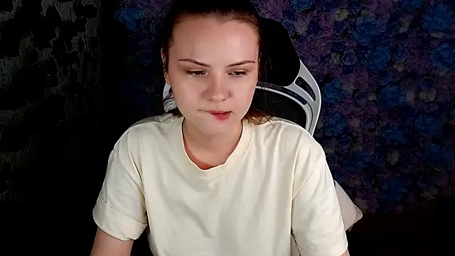 IxxiLiana online show from 10.13.25