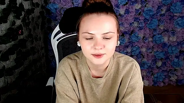 IxxiLiana online show from 10.15.25