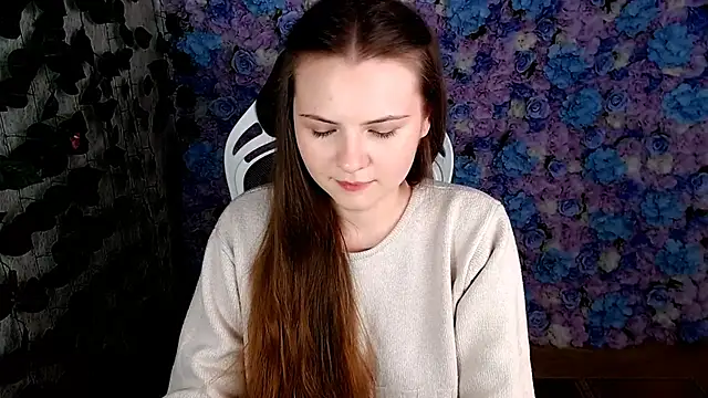 IxxiLiana online show from 10.16.25