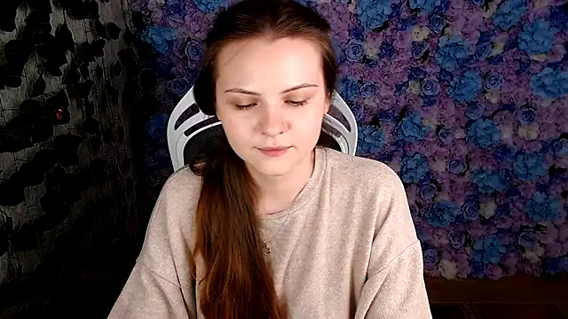 IxxiLiana online show from 10.17.25