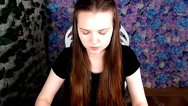 IxxiLiana online show from 10.18.25