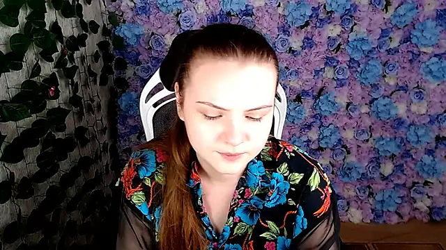 IxxiLiana online show from 10.20.25