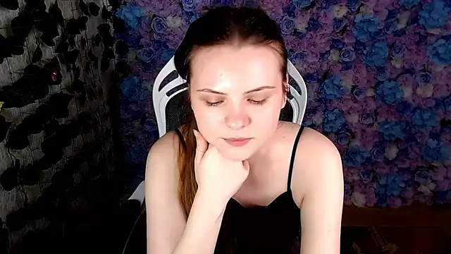 IxxiLiana online show from 10.23.25