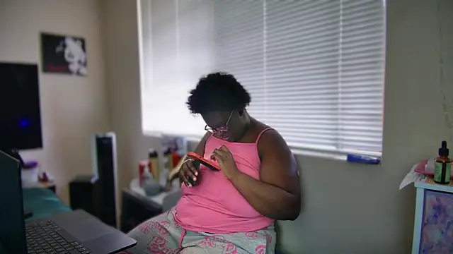 Yagurl  west online show from 01.30.25