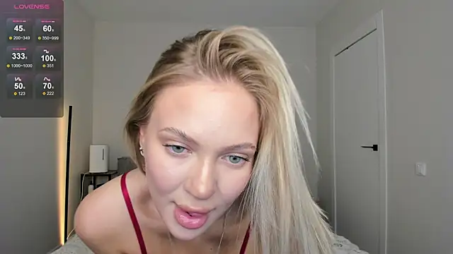 Snapshot of sarahphyllis chatting on 04.24.26 sarahphyllis online show from 04.24.26