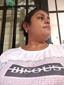 Snapshot of AlyDenalioficial chatting on 11.20.25 AlyDenalioficial online show from 11.20.25