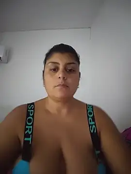 Snapshot of AlyDenalioficial chatting on 05.21.26 AlyDenalioficial online show from 05.21.26