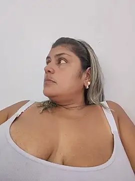 Snapshot of AlyDenalioficial chatting on 05.29.26 AlyDenalioficial online show from 05.29.26