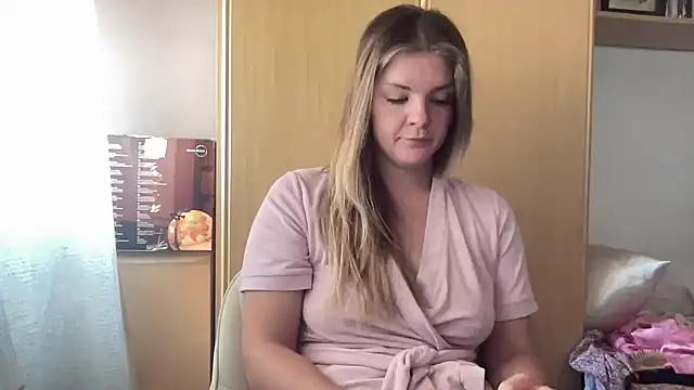 Snapshot of missykat chatting on 06.17.26 missykat online show from 06.17.26