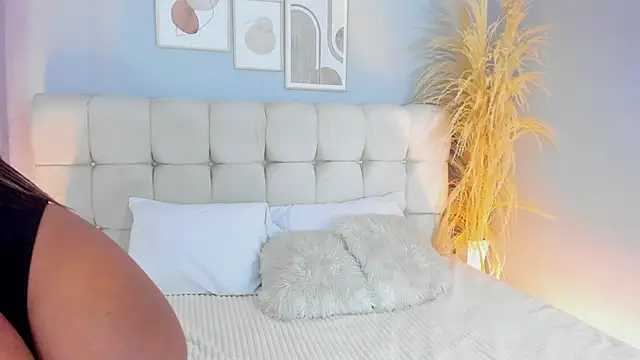 Snapshot of sofi_potter_ chatting on 12.15.24 sofi potter  online show from 12.15.24