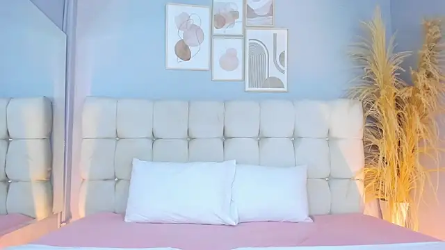 Snapshot of sofi_potter_ chatting on 12.20.24 sofi potter  online show from 12.20.24