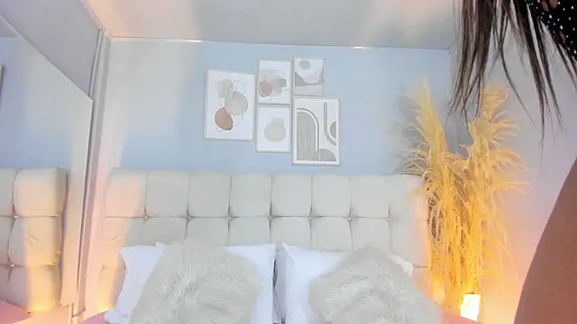 Snapshot of sofi_potter_ chatting on 12.21.24 sofi potter  online show from 12.21.24