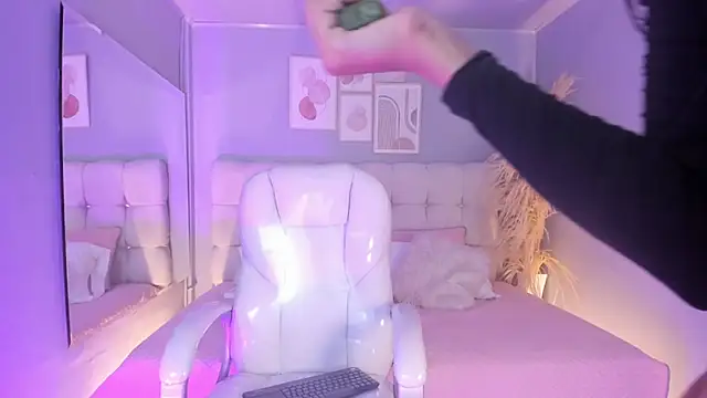 Snapshot of sofi_potter_ chatting on 03.09.25 sofi potter  online show from 03.09.25