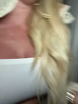 Snapshot of Kate-monroe chatting on 02.13.25 Kate-monroe online show from 02.13.25