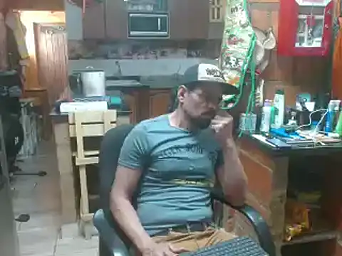 Snapshot of Dr_Pocholate84 chatting on 01.13.25 Dr Pocholate84 online show from 01.13.25