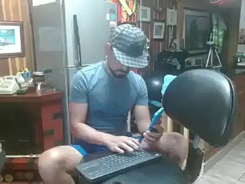 Snapshot of Dr_Pocholate84 chatting on 01.27.25 Dr Pocholate84 online show from 01.27.25