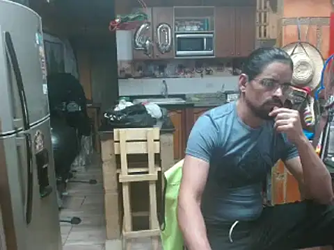 Snapshot of Dr_Pocholate84 chatting on 02.15.25 Dr Pocholate84 online show from 02.15.25