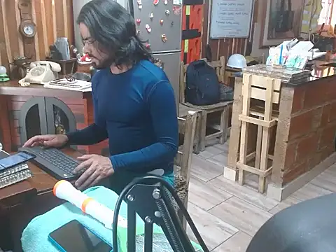 Snapshot of Dr_Pocholate84 chatting on 11.12.25 Dr Pocholate84 online show from 11.12.25