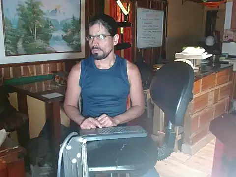 Snapshot of Dr_Pocholate84 chatting on 05.16.26 Dr Pocholate84 online show from 05.16.26