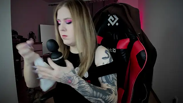 Olivia Munk online show from 12.30.24