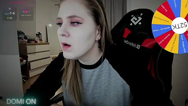 Olivia Munk online show from 01.02.25