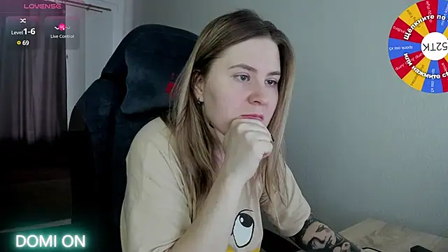 Olivia Munk online show from 02.26.25