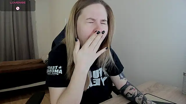 Olivia Munk online show from 03.16.25