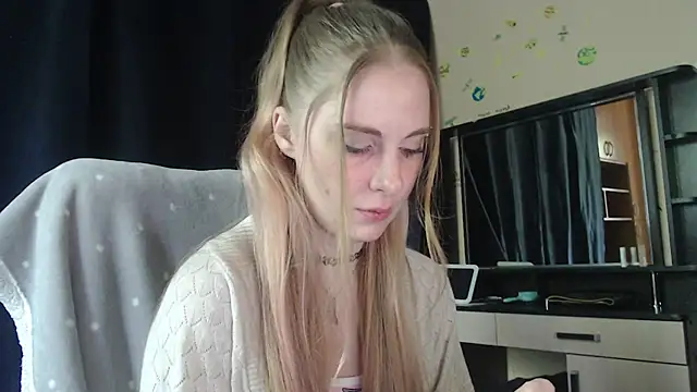 Snapshot of Aqualen chatting on 05.15.26 Aqualen online show from 05.15.26
