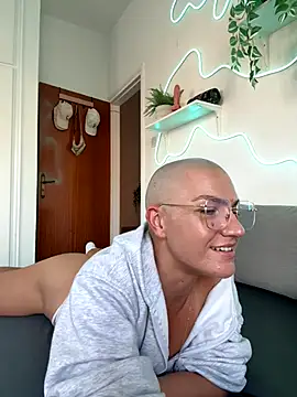 Snapshot of PaulinaSchubert1 chatting on 11.10.25 PaulinaSchubert1 online show from 11.10.25