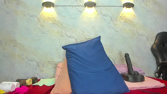 jones maddy  online show from 02.12.25