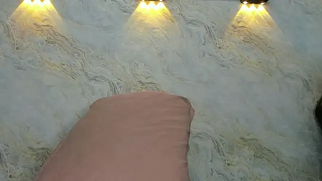 jones maddy  online show from 02.17.25