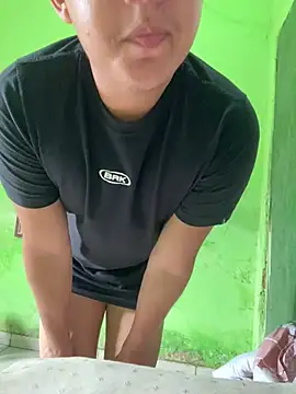 Snapshot of Duduhott chatting on 02.24.25 Duduhott online show from 02.24.25