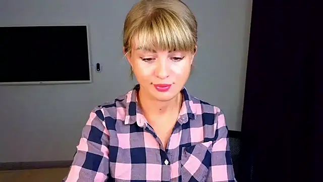  comefeelme  online show from 10.08.25