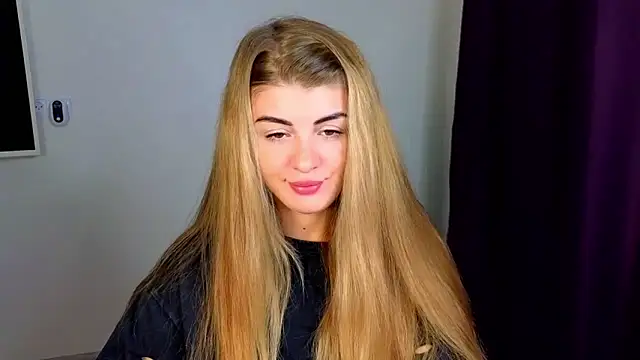  comefeelme  online show from 10.15.25