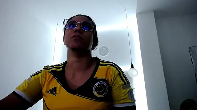 tiffany  pink online show from 03.20.25