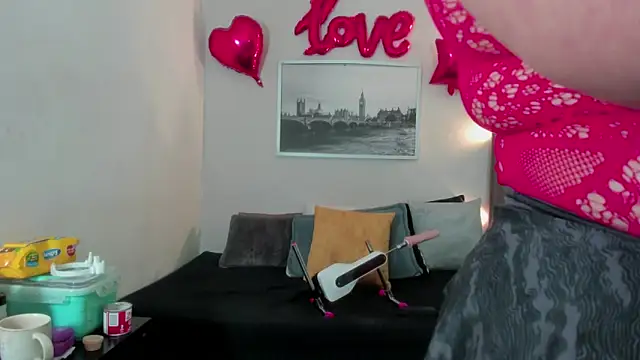 Snapshot of Cheryl_JONES chatting on 03.11.26 Cheryl JONES online show from 03.11.26
