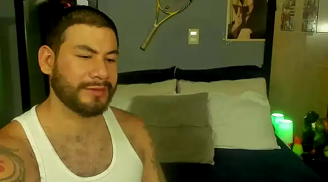 Snapshot of Prometeo-grizzly chatting on 12.17.24 Prometeo-grizzly online show from 12.17.24