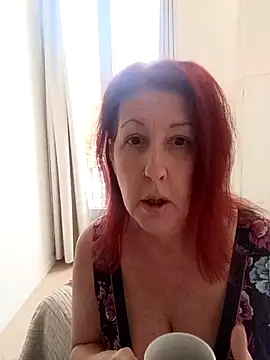 Snapshot of MaggieMoonxxx chatting on 11.25.25 MaggieMoonxxx online show from 11.25.25