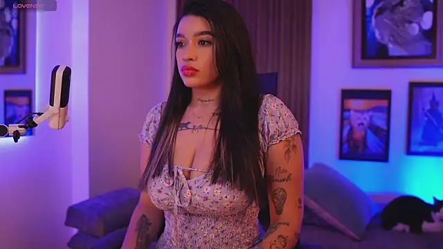 Snapshot of HannahW_ chatting on 12.06.24 HannahW  online show from 12.06.24