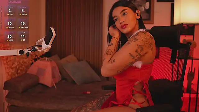 Snapshot of HannahW_ chatting on 12.07.24 HannahW  online show from 12.07.24