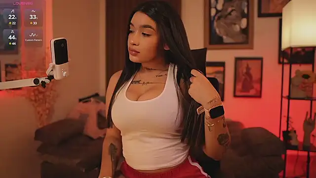 Snapshot of HannahW_ chatting on 12.08.24 HannahW  online show from 12.08.24