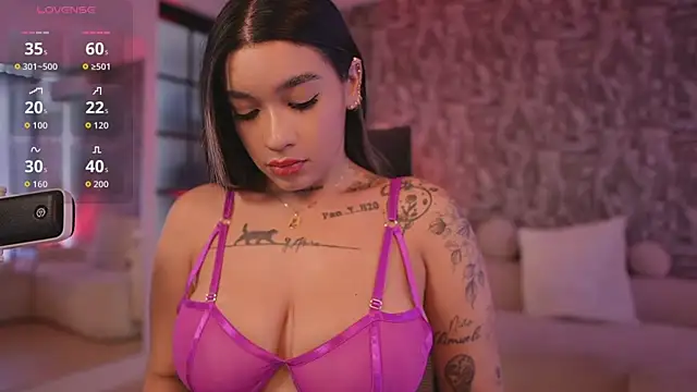 Snapshot of HannahW_ chatting on 09.18.25 HannahW  online show from 09.18.25