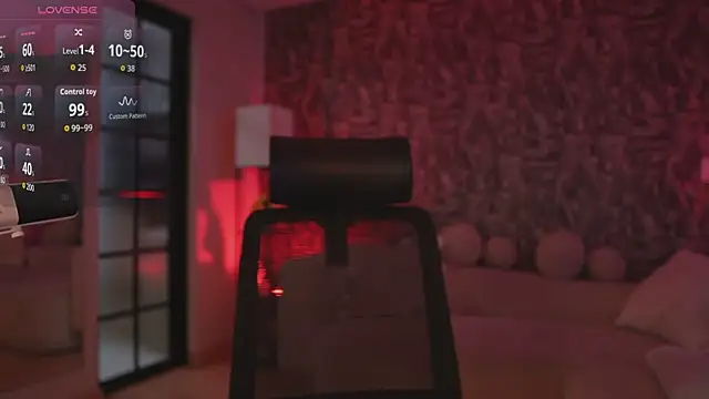 Snapshot of HannahW_ chatting on 09.21.25 HannahW  online show from 09.21.25