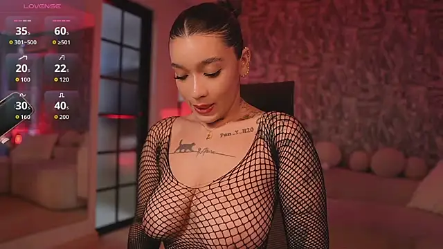 Snapshot of HannahW_ chatting on 09.26.25 HannahW  online show from 09.26.25