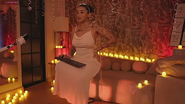 Snapshot of HannahW_ chatting on 10.04.25 HannahW  online show from 10.04.25