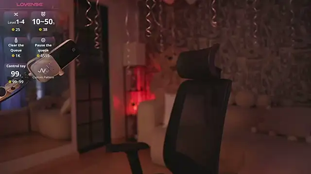 Snapshot of HannahW_ chatting on 10.25.25 HannahW  online show from 10.25.25