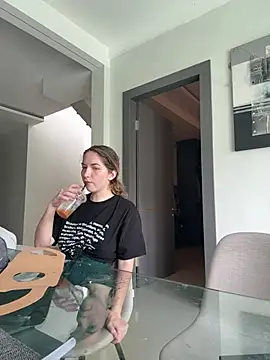 Nura n Sarah online show from 02.06.25