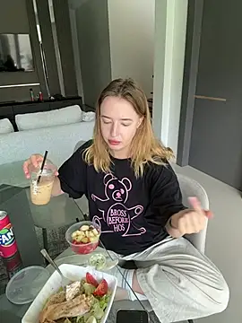 Nura n Sarah online show from 03.07.25