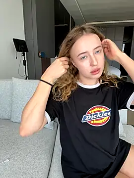 Nura n Sarah online show from 10.12.25